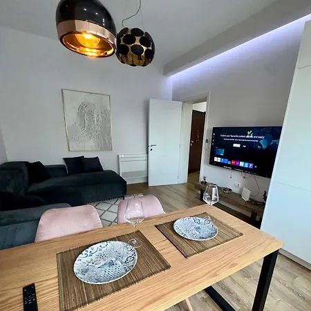 Govi Al Pieno Centro Di Tirana